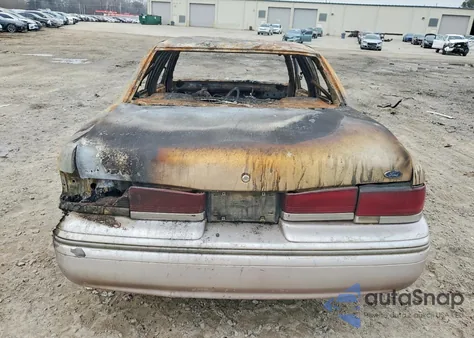 1996 Ford Crown Victoria Lx z USA, uszkodzony, nr VIN 2FALP74W5TX175596